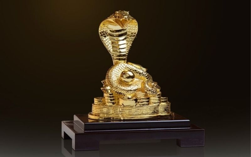 Tượng Rắn phong thủy bảo vệ và dẫn dắt tuổi Kỷ Tỵ vượt qua mọi thử thách năm 2026